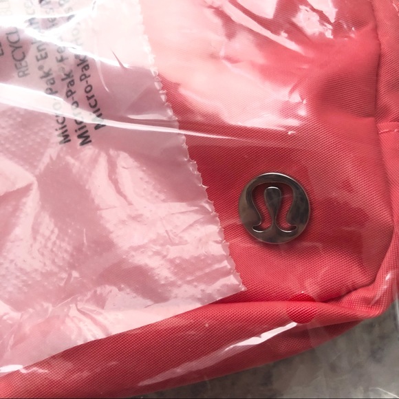 Lululemon Everywhere Belt Bag Extended Strap Pale Raspberry - Picture 6 of 7